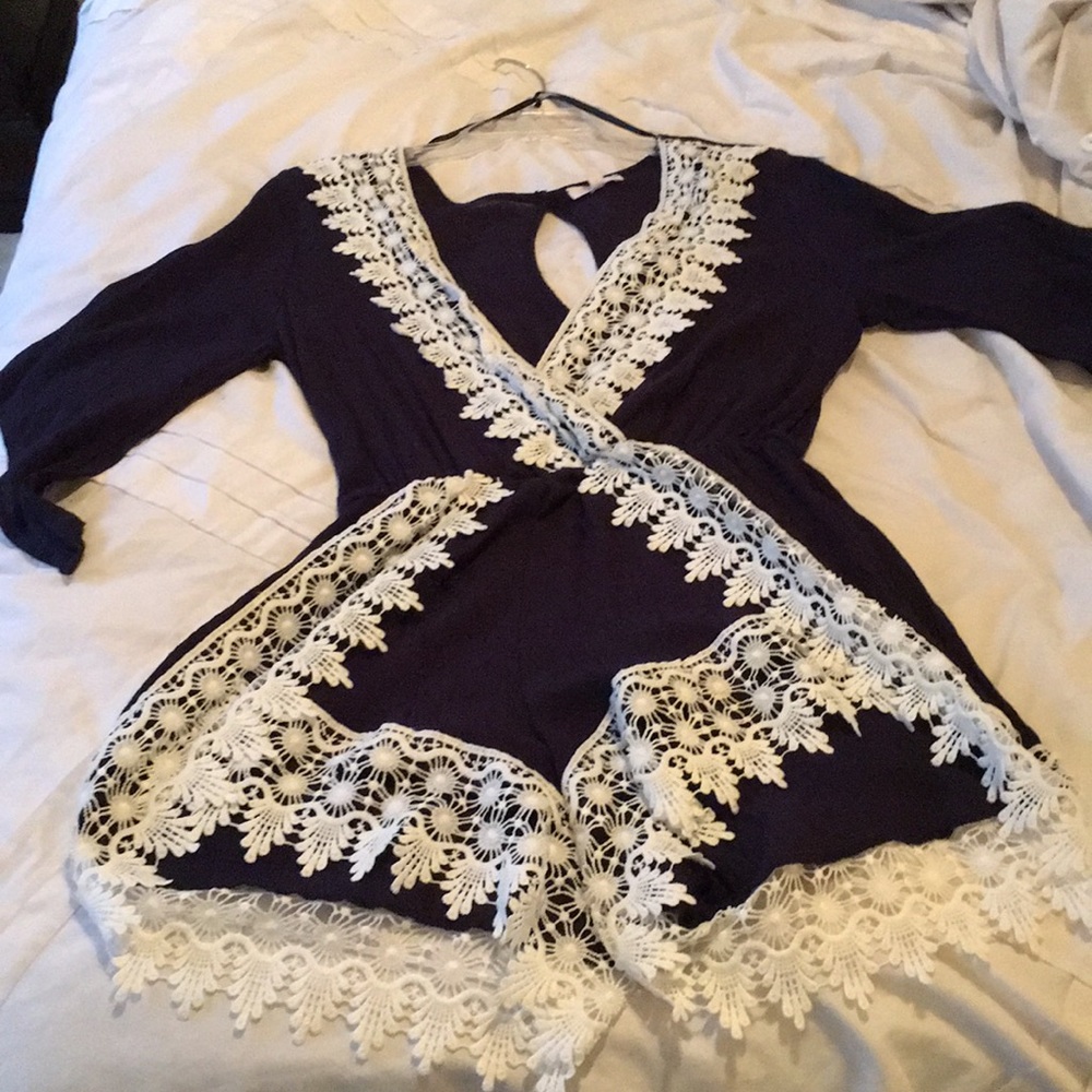 Cute navy blue romper never worn!!